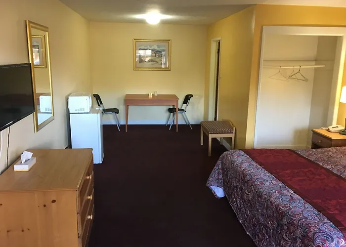 Motel Midway &