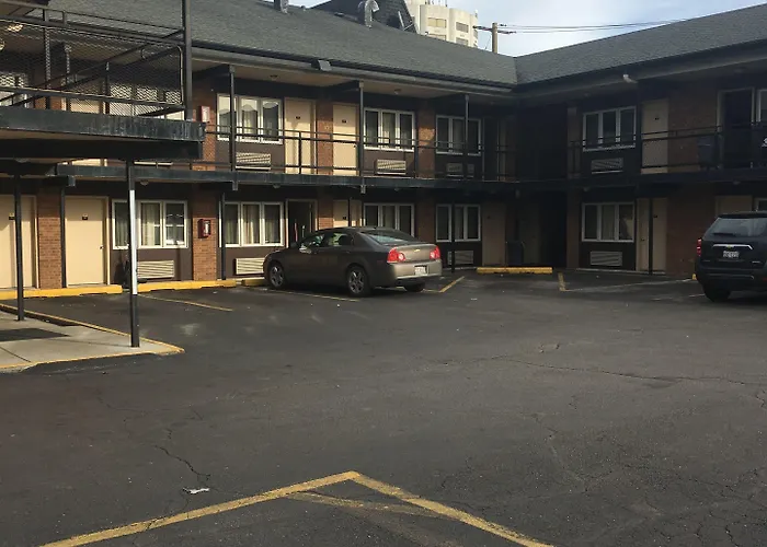 Midway & Motel 2*